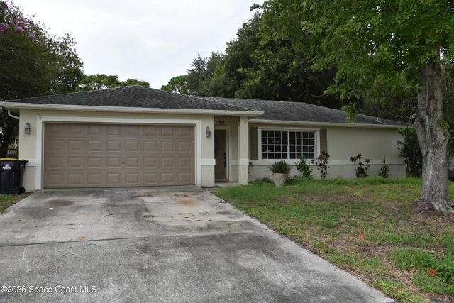 988 Hunt Street NW, Palm Bay, FL 32907