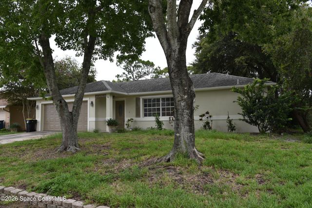 988 Hunt Street NW, Palm Bay, FL 32907