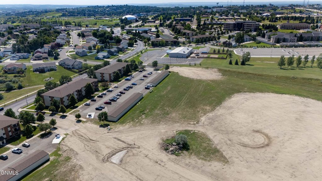 3500 Idaho Drive, Bismarck, ND 58503 photo 2
