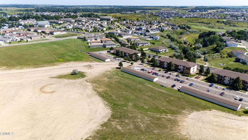 3500 Idaho Drive, Bismarck, ND 58503 photo 3