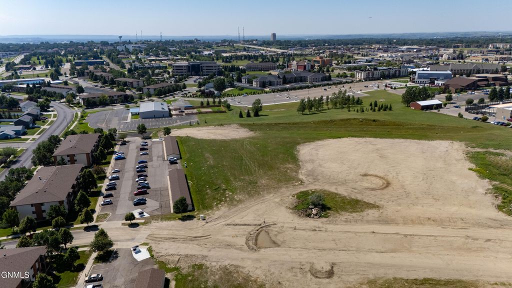 3500 Idaho Drive, Bismarck, ND 58503 photo 4