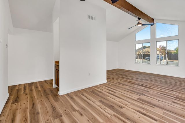 760 Meadowlark Ave, Los Banos, CA 93635