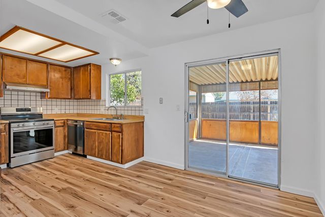 760 Meadowlark Ave, Los Banos, CA 93635