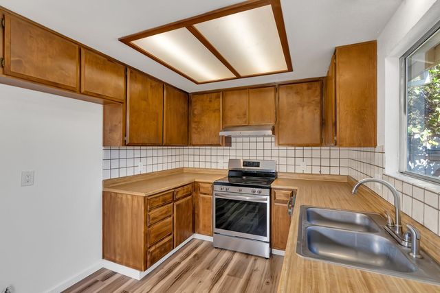 760 Meadowlark Ave, Los Banos, CA 93635