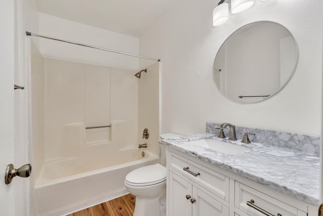 760 Meadowlark Ave, Los Banos, CA 93635