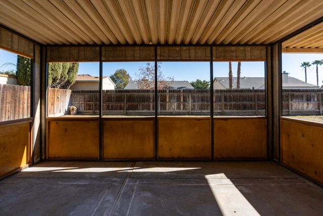 760 Meadowlark Ave, Los Banos, CA 93635