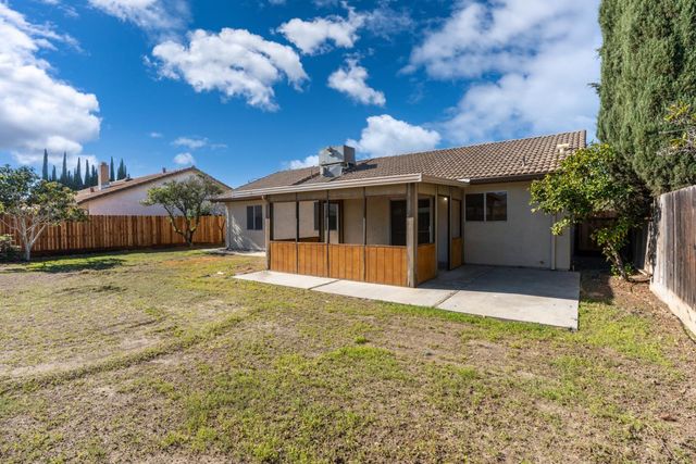 760 Meadowlark Ave, Los Banos, CA 93635