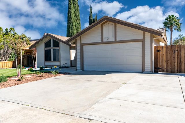 760 Meadowlark Ave, Los Banos, CA 93635