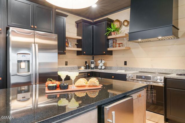 629 Summer Valley Way, Sevierville, TN 37862