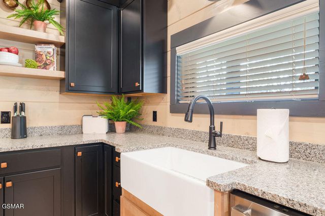 629 Summer Valley Way, Sevierville, TN 37862