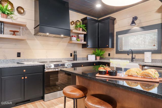 629 Summer Valley Way, Sevierville, TN 37862