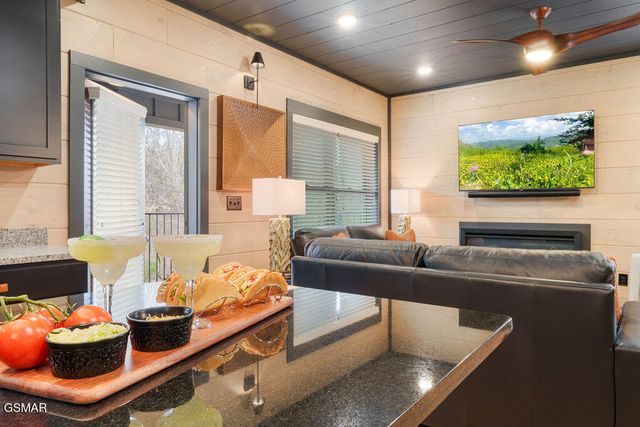 629 Summer Valley Way, Sevierville, TN 37862