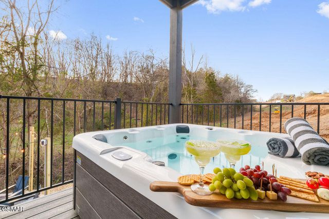 629 Summer Valley Way, Sevierville, TN 37862