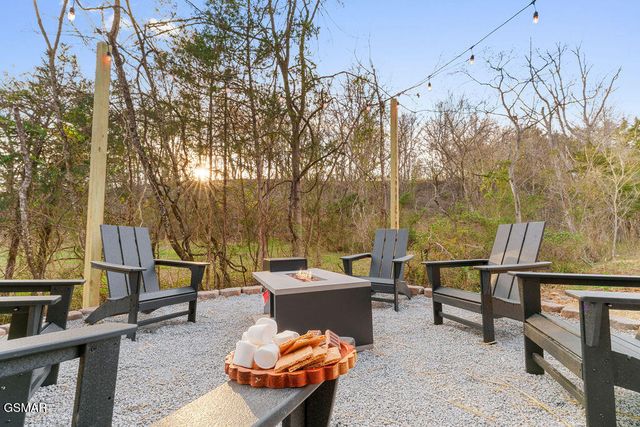 629 Summer Valley Way, Sevierville, TN 37862