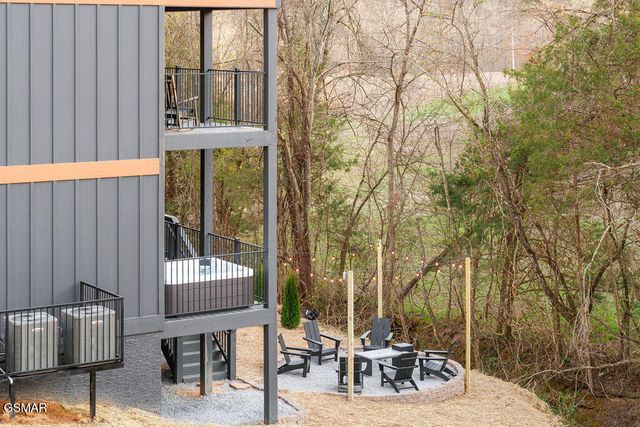 629 Summer Valley Way, Sevierville, TN 37862