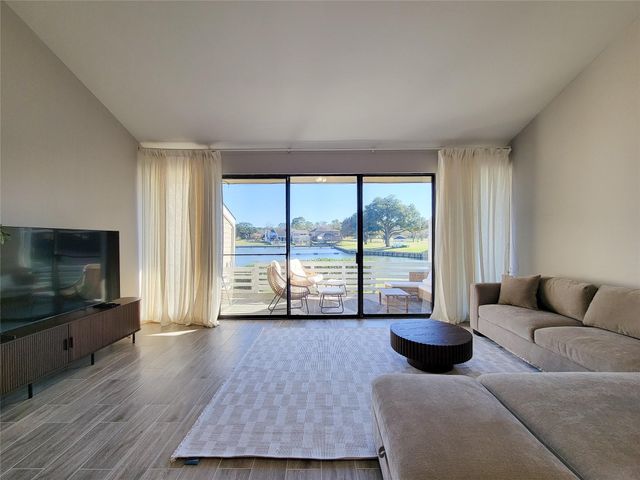 10 April Point Drive S, Conroe, TX 77356