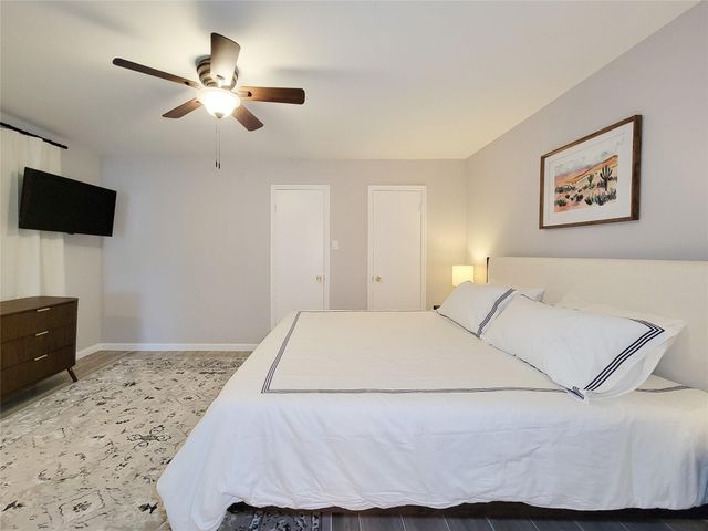 10 April Point Drive S, Conroe, TX 77356