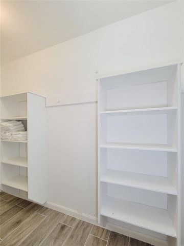 10 April Point Drive S, Conroe, TX 77356