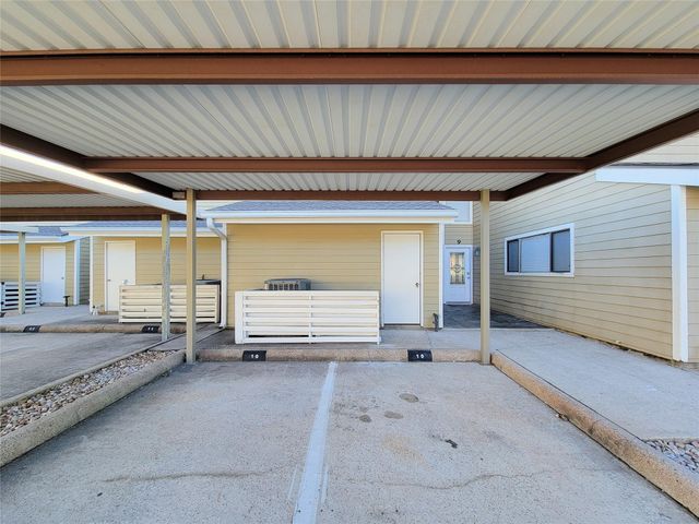 10 April Point Drive S, Conroe, TX 77356