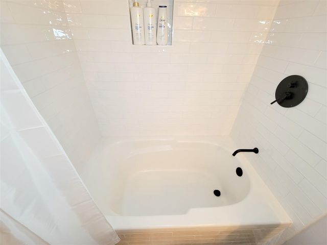 10 April Point Drive S, Conroe, TX 77356