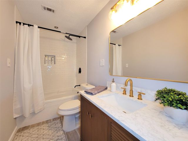 10 April Point Drive S, Conroe, TX 77356