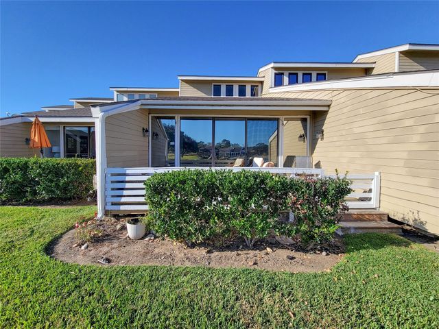 10 April Point Drive S, Conroe, TX 77356