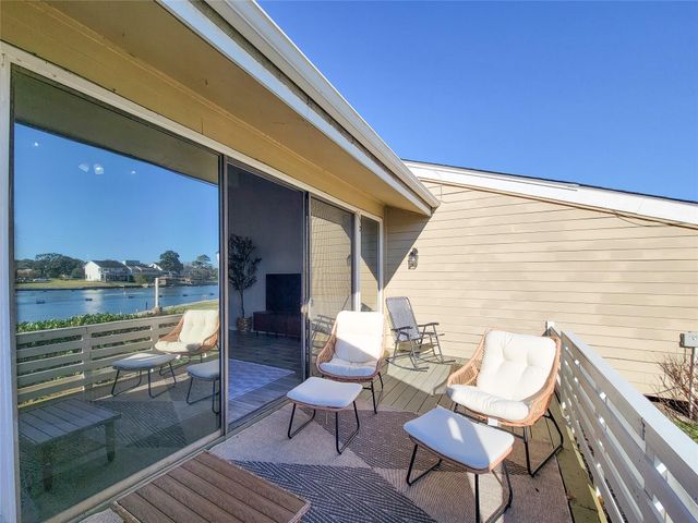 10 April Point Drive S, Conroe, TX 77356