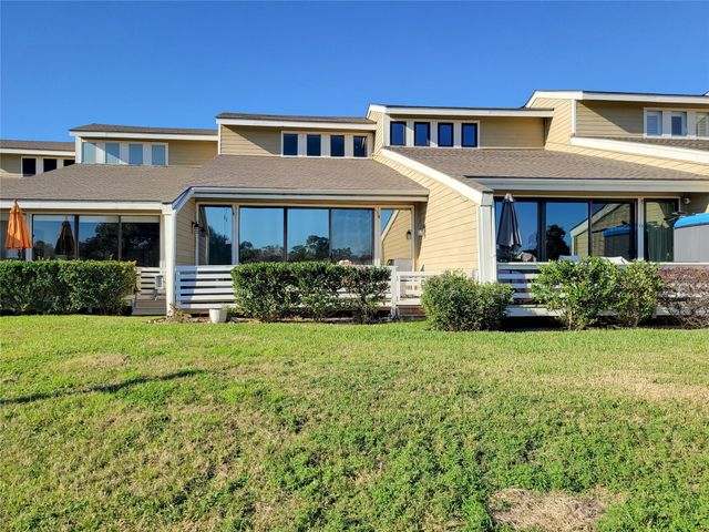 10 April Point Drive S, Conroe, TX 77356