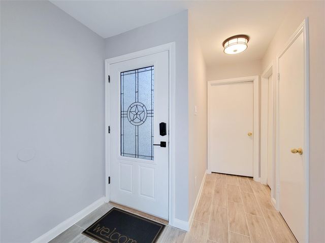 10 April Point Drive S, Conroe, TX 77356