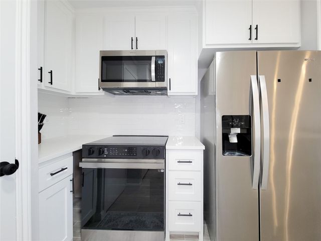 10 April Point Drive S, Conroe, TX 77356