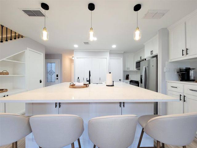 10 April Point Drive S, Conroe, TX 77356