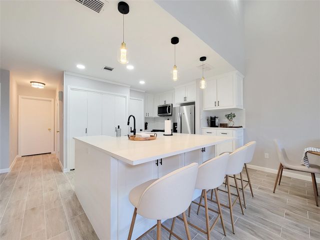 10 April Point Drive S, Conroe, TX 77356