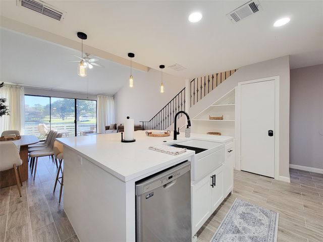 10 April Point Drive S, Conroe, TX 77356