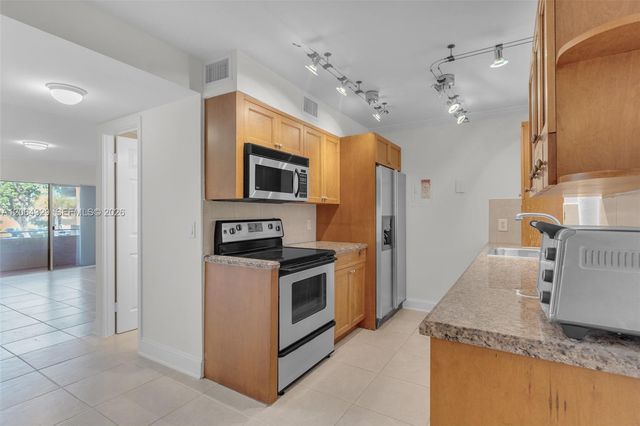 7745 SW 86th St D-218, Miami, FL 33143