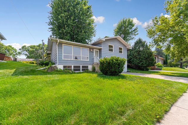 2604 26th Street NW, Rochester, MN 55901