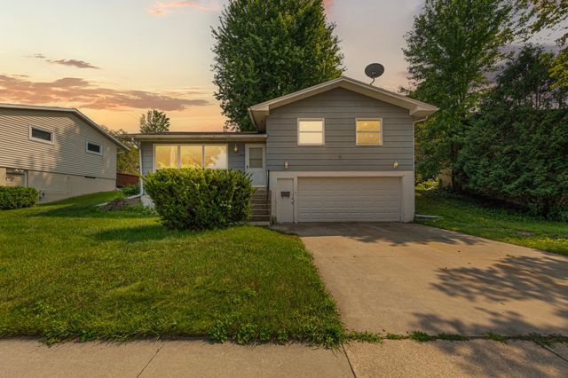 2604 26th Street NW, Rochester, MN 55901