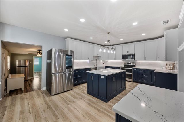 219 E BEACON ROAD, Lakeland, FL 33803