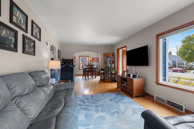 172 WILLIAMS STREET, Pulaski, WI 54162