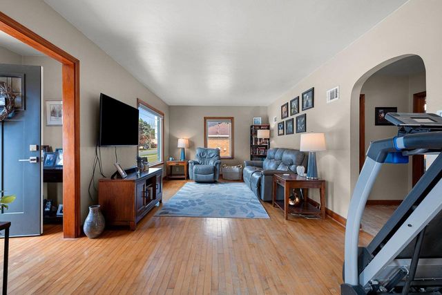 172 WILLIAMS STREET, Pulaski, WI 54162