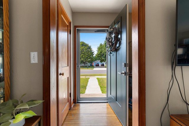 172 WILLIAMS STREET, Pulaski, WI 54162