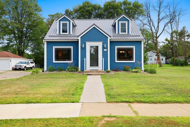 172 WILLIAMS STREET, Pulaski, WI 54162