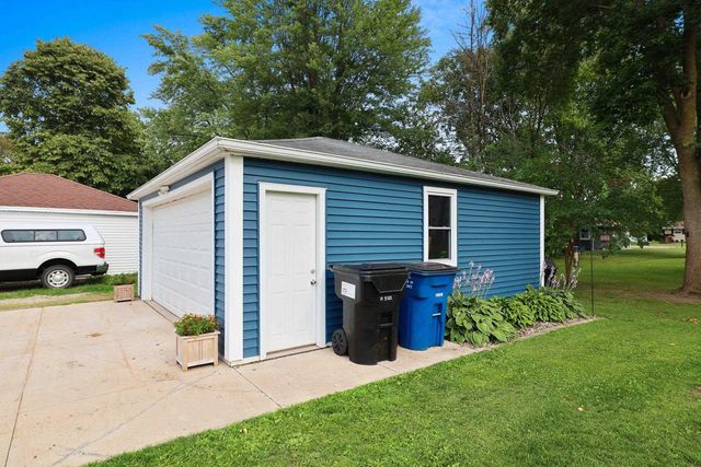 172 WILLIAMS STREET, Pulaski, WI 54162