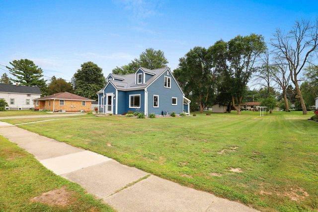 172 WILLIAMS STREET, Pulaski, WI 54162