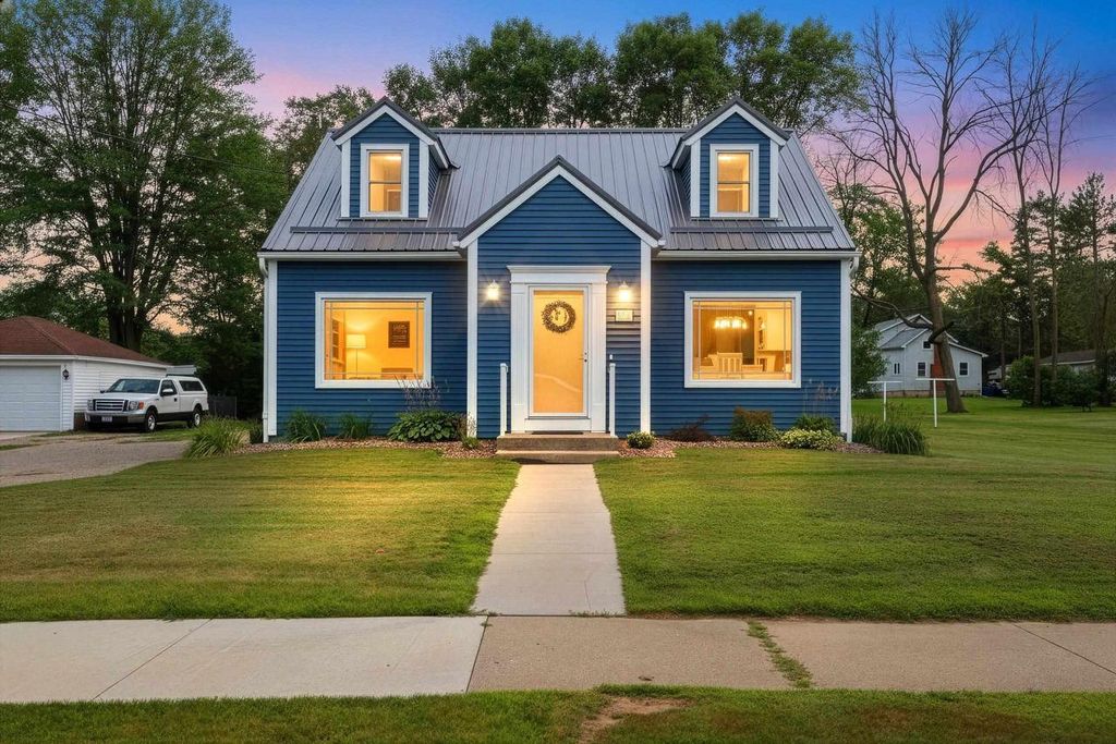 172 WILLIAMS STREET, Pulaski, WI 54162