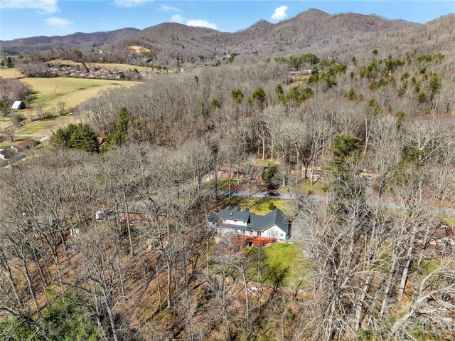 10 High Meadows Drive, Candler, NC 28715