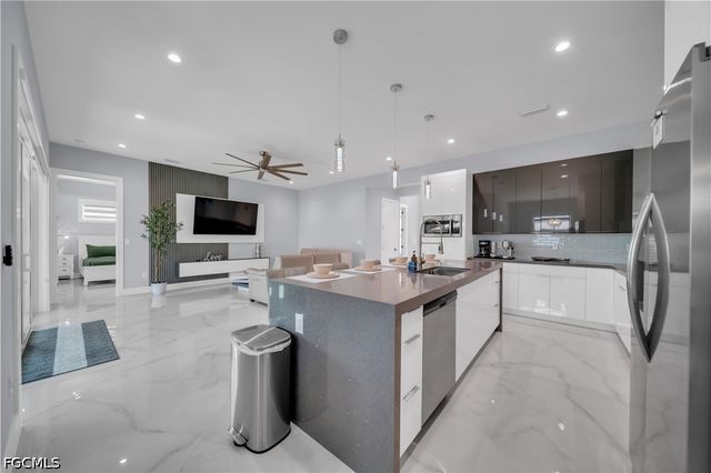 329 NE 6th ST, Cape Coral, FL 33909