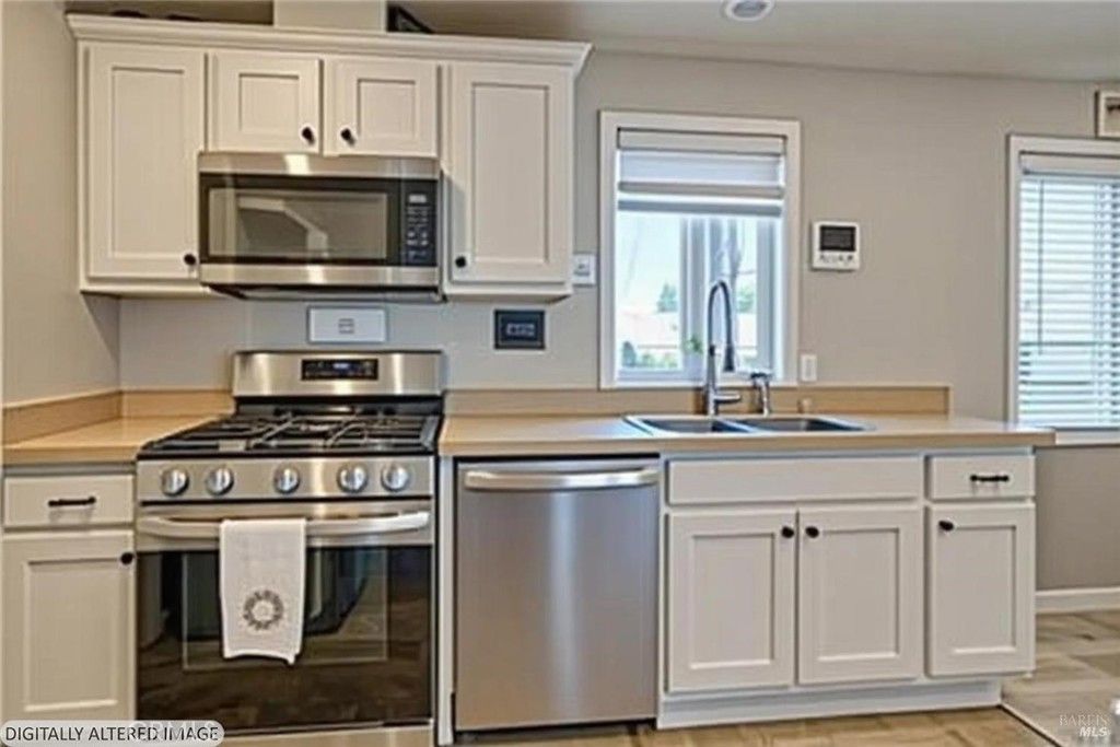 Image 5 of property listing at 5020 Lakeshore Boulevard, Lakeport, CA 95453