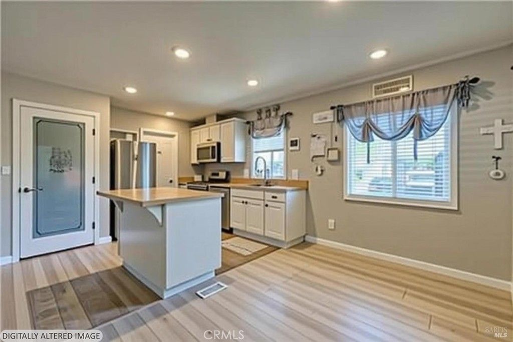 Image 7 of property listing at 5020 Lakeshore Boulevard, Lakeport, CA 95453