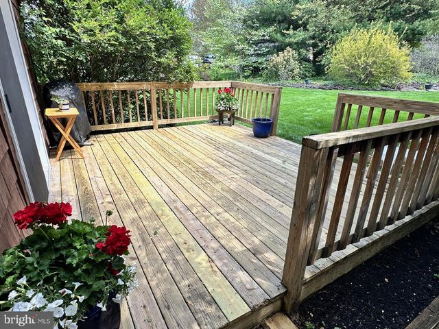 19 S CONSTITUTION AVE, New Freedom, PA 17349