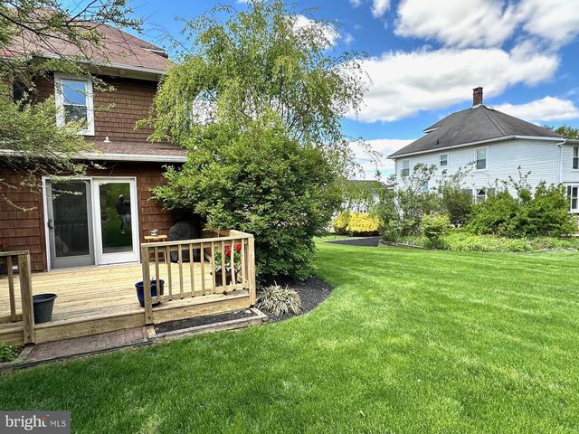 19 S CONSTITUTION AVE, New Freedom, PA 17349